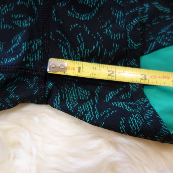 Lululemon speed shorts green/black 2.5" 6 - Picture 2 of 7